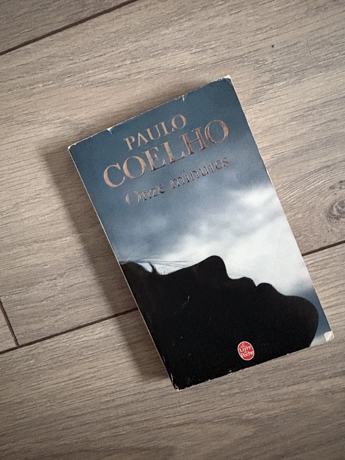 Le livre « Onze minutes » de Paulo Coelho, dans ma bibliothèque