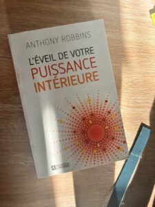 Le livre « L'éveil de votre puissance intérieure » de Anthony Robbins, autre photo