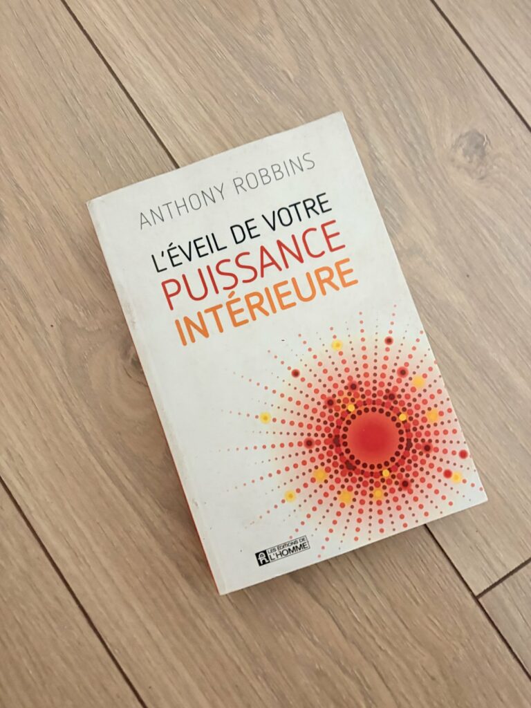 Le livre « L'éveil de votre puissance intérieure » de Anthony Robbins, dans ma bibliothèque