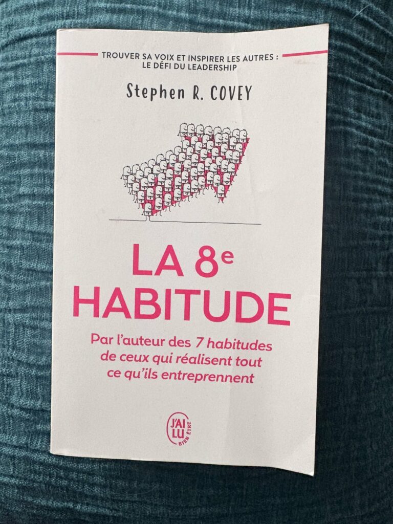 Le livre « La 8e habitude » de Stephen R. Covey, dans ma bibliothèque