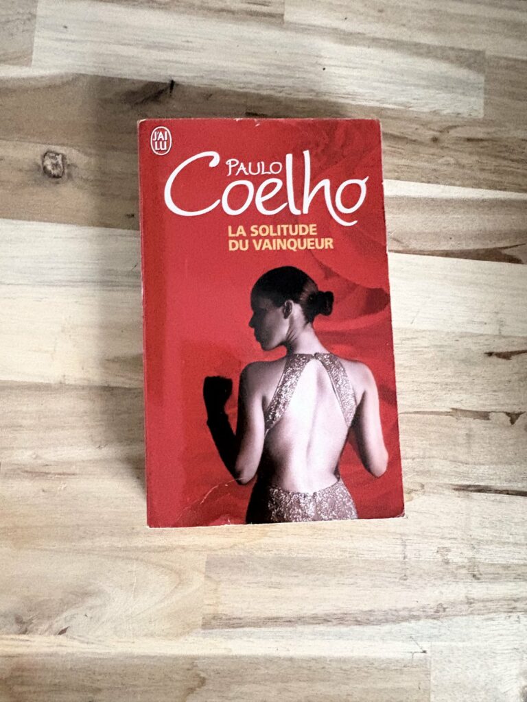 Le livre « La solitude du vainqueur » de Paulo Coelho, dans ma bibliothèque