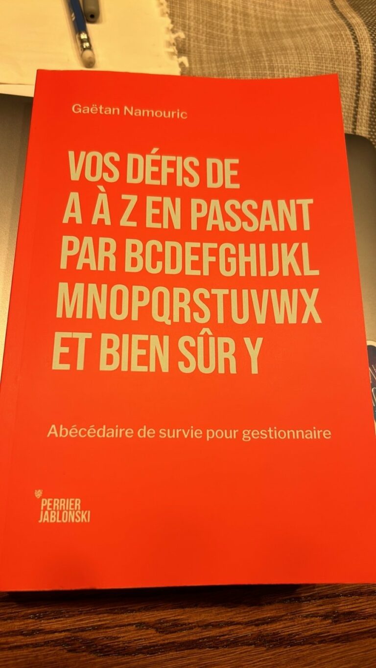 Le livre « Vos défis de A à Z en passant par BCDEFGHIJKLMNOPQRTSUVWX et bien sûr Y » de Gaëtan Namouric, dans ma bibliothèque