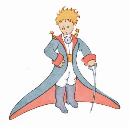 Le petit prince debout, en manteau bleu doublé de rouge, avec une épée